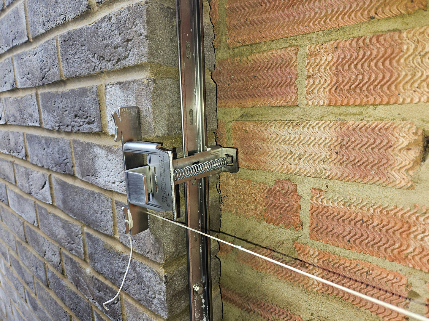 FitzBrick Wall Starter Line Clamp