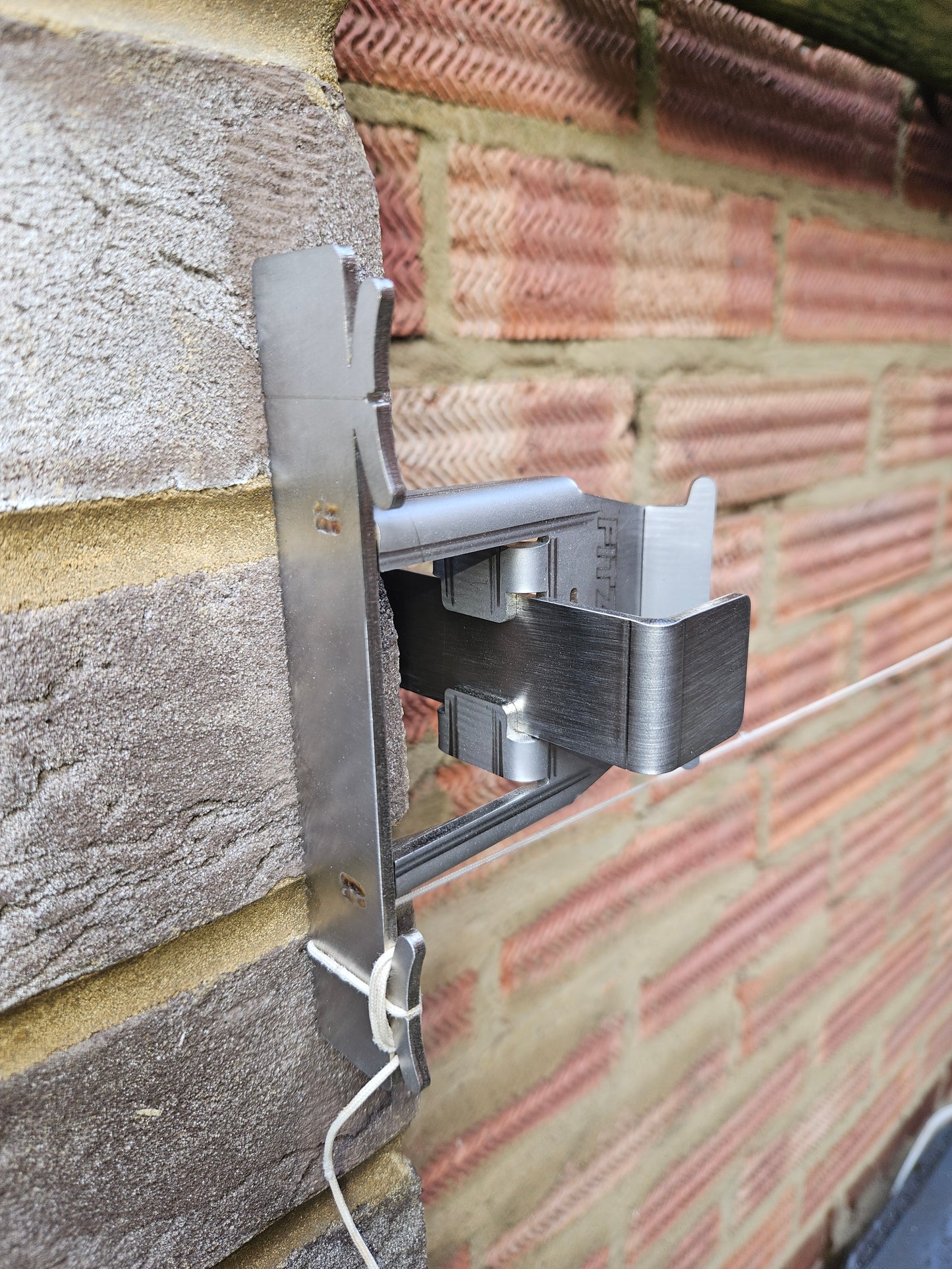 FitzBrick Wall Starter Line Clamp
